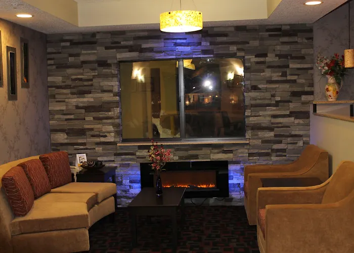 Hotel with pool: Quality Inn & Suites South Bend Airport